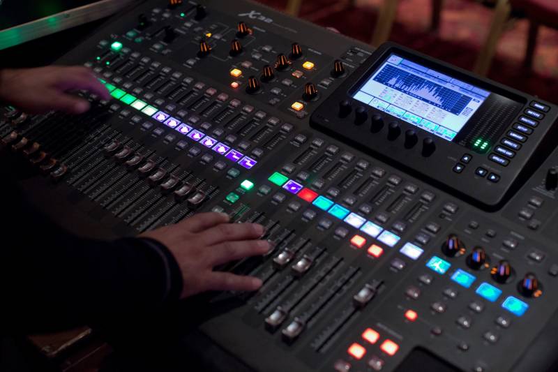 Table de mixage numérique pour groupe de musique à Trévoux